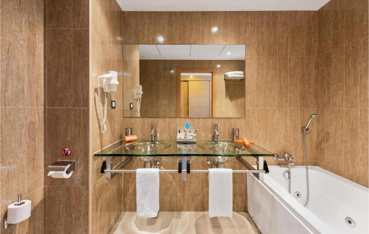 Appartement Awesome In With Kitchen